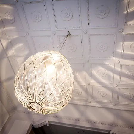 Joy On The Βίλα Moltrasio