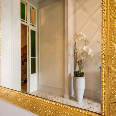 Joy On The 빌라 몰트라지오